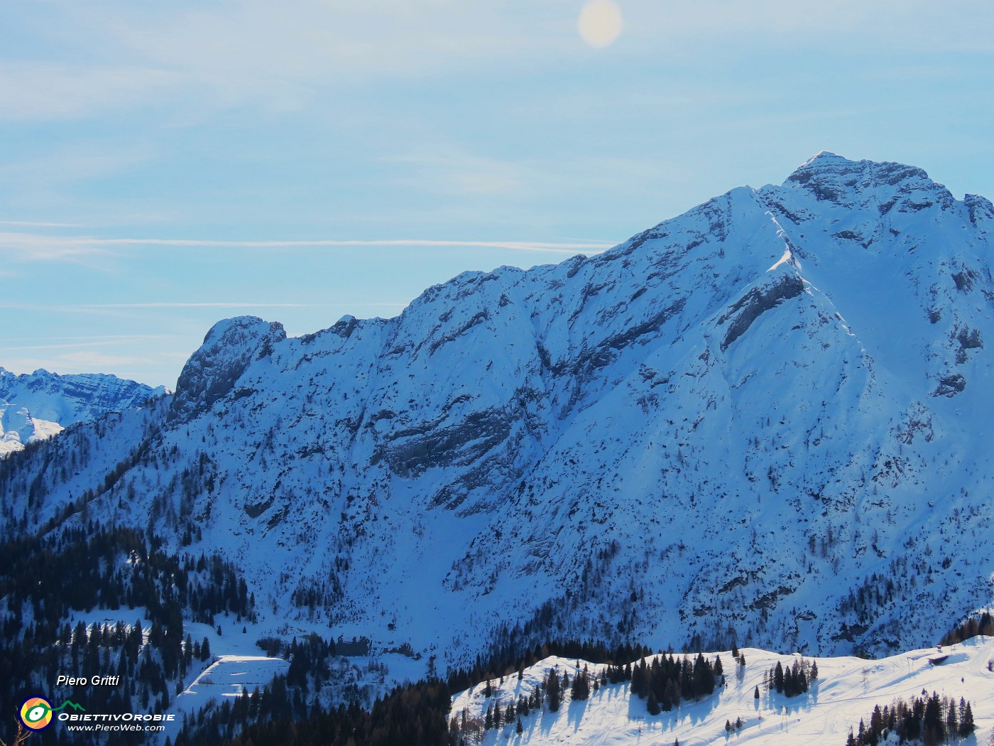 36 Zoom sul Monte Cavallo (2323 m).JPG